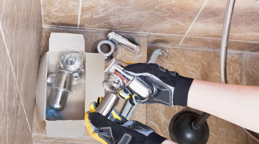 Professional gutter cleaning in Powersite, MO
